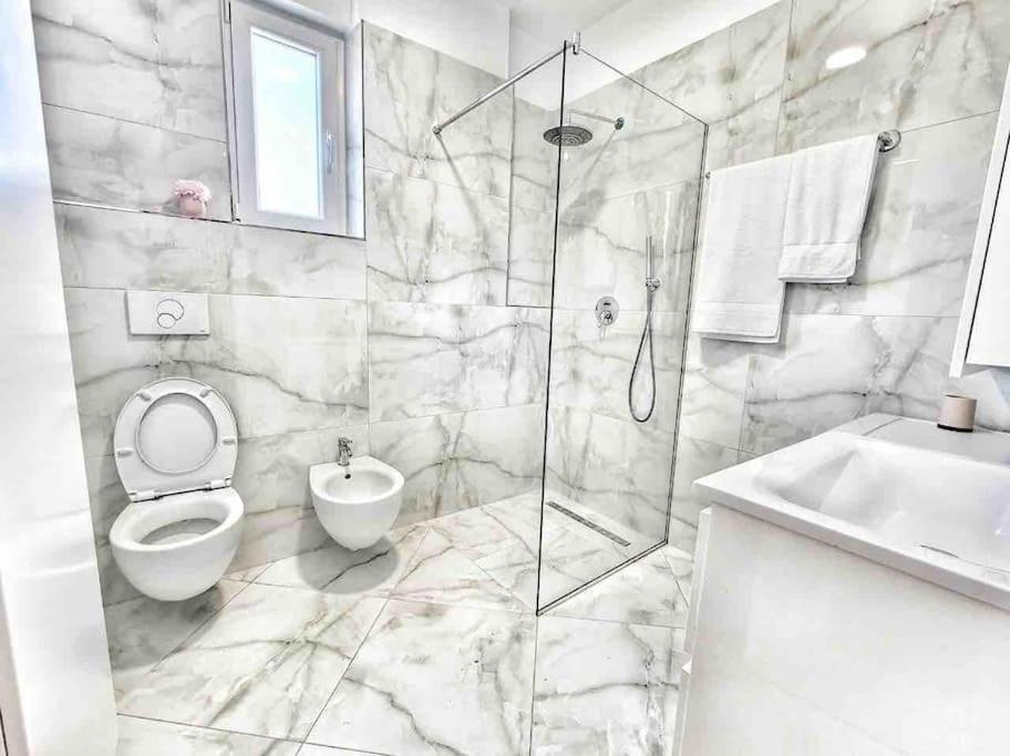 53° Bs Skanderbeg City Center Comfort Tirana Buitenkant foto